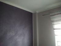 Schlafzimmer in Flieder und Violett gestrichen anschlie&szlig;end Metallic-Effekte eingearbeitet